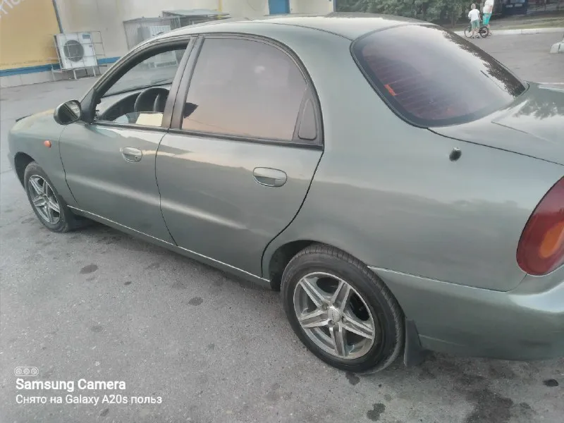 Продаю chevrolet ланос 🚘 в хорошем состоянии как по технике так и по кузову комплектация базовая 👍 мотор 1,5 пробег(90) тысяч по мотору не дымит не троит масло не жрёт работает как часики👍 гур абс кпп все скоростя включаются без каких-либо проблем год выпуска 2007 кондиционер работает но нужно заправить новая летняя резина по документам все норм 👌 цена 280 руб торг уместен по интересующим вопросам обращаться по ☎️ телефону +79495615773 находимся город 🏙️ макеевка 📞 звоните: +7(949)5615773 - фотография - 4