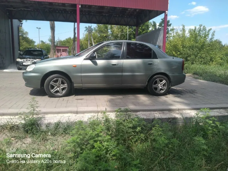 Продаю chevrolet ланос 🚘 в хорошем состоянии как по технике так и по кузову комплектация базовая 👍 мотор 1,5 пробег(90) тысяч по мотору не дымит не троит масло не жрёт работает как часики👍 гур абс кпп все скоростя включаются без каких-либо проблем год выпуска 2007 кондиционер работает но нужно заправить новая летняя резина по документам все норм 👌 цена 280 руб торг уместен по интересующим вопросам обращаться по ☎️ телефону +79495615773 находимся город 🏙️ макеевка 📞 звоните: +7(949)5615773 - фотография - 8