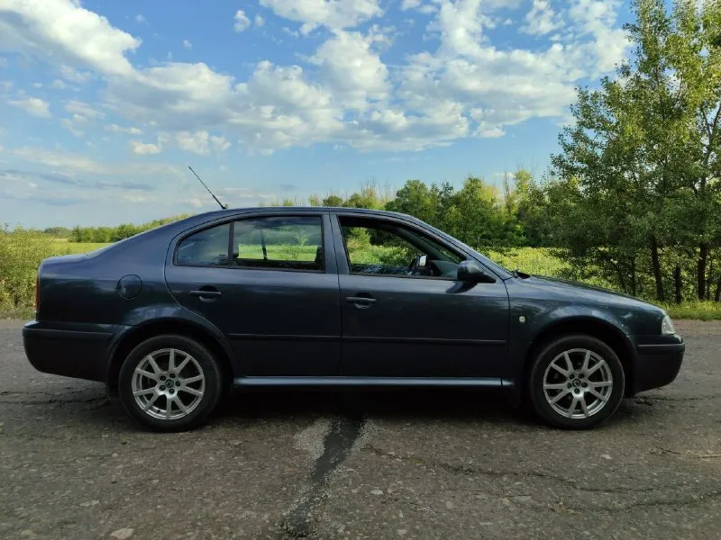 Skoda октавия 1 6 2008г пробег 170 т. в родном окрасе без подкрасов, стёкла все родные, цена 750т. в хорошем состоянии подробнее по телефону старобельск+79779863571 📞 звоните: +7(977)9863571 - фотография - 5