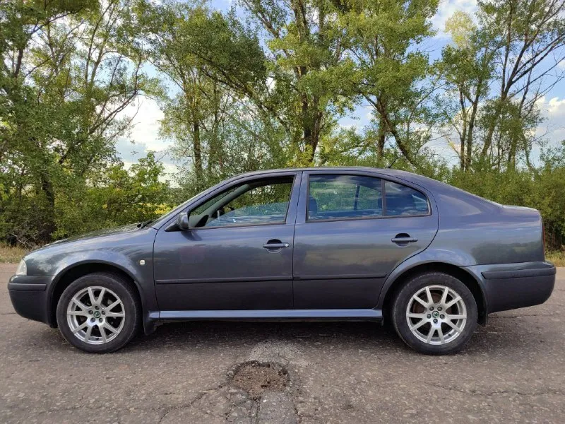 Skoda октавия 1 6 2008г пробег 170 т. в родном окрасе без подкрасов, стёкла все родные, цена 750т. в хорошем состоянии подробнее по телефону старобельск+79779863571 📞 звоните: +7(977)9863571 - фотография - 8