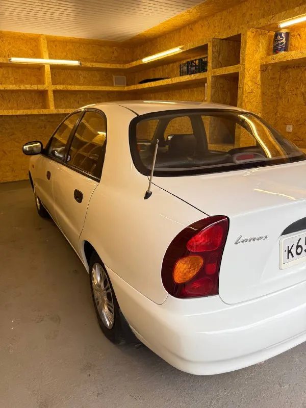 Подам шевроле ланос 2009г 1.5л автомобиль в идеальном состоянии родной пробег 180 тыс без единого дтп, все остекление включая лобовое заводское. на кузове нет не единого рыжика, даже намека на ржавчину, стаканы днище без коррозии! комплектация максимальная: кондиционер (работает), стеклоподъемники, гур, подушка, тахометр, часы. двигатель, коробка, ходовая в отличном состоянии, обслужено все, подробности по тел. цена 375 000 торг при осмотре. +79496167066 - фотография - 4