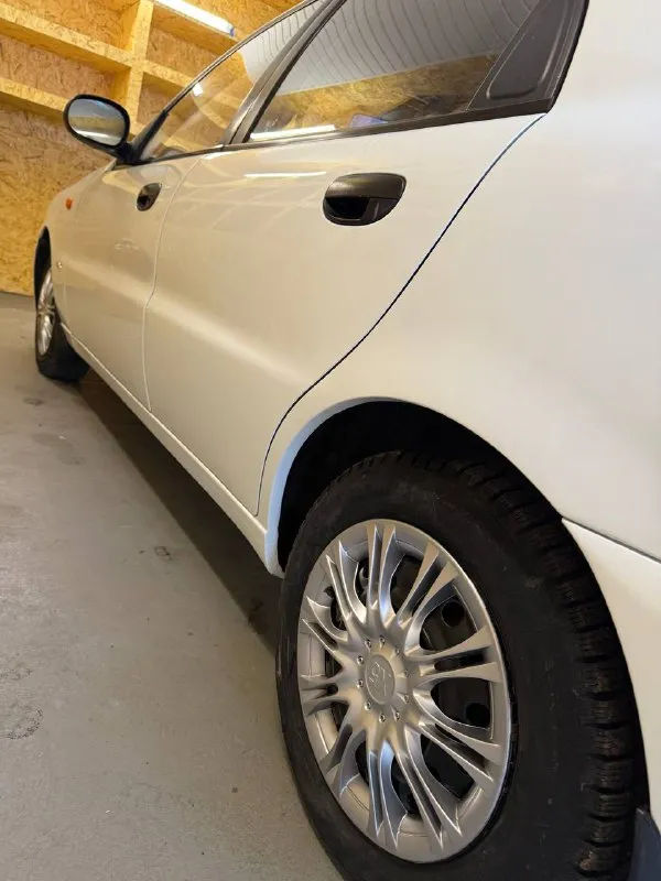 Подам шевроле ланос 2009г 1.5л автомобиль в идеальном состоянии родной пробег 180 тыс без единого дтп, все остекление включая лобовое заводское. на кузове нет не единого рыжика, даже намека на ржавчину, стаканы днище без коррозии! комплектация максимальная: кондиционер (работает), стеклоподъемники, гур, подушка, тахометр, часы. двигатель, коробка, ходовая в отличном состоянии, обслужено все, подробности по тел. цена 375 000 торг при осмотре. +79496167066 - фотография - 5