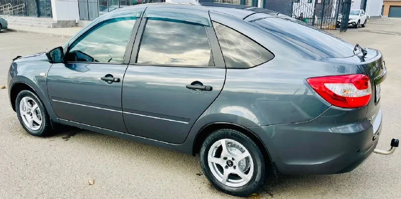 Ваз granta в очень хорошем состоянии! в шикарном цвете «борнео». 2 хозяина, птс оригинал! куплена в марте 2019г. пробег родной 99 т. км, подтвержденный автотекой и состоянием авто. кузов без гнили и ржавчины. днище в идеале. двигатель, ходовая и коробка на 5+ чистый и ухоженный салон. эур, кондиционер, abs, airbag, эл. стеклоподъемники, сигнализация, ц/з, музыка. автомобиль реально очень хороший. абсолютно не требует никаких вложений. 649 т. р. торг +79061817823 ярослав авто находится в ростове 📞 звоните: +7(906)1817823 - фотография - 5