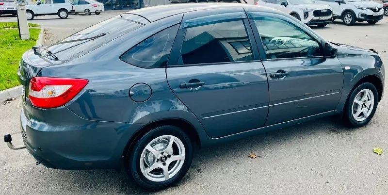 Ваз granta в очень хорошем состоянии! в шикарном цвете «борнео». 2 хозяина, птс оригинал! куплена в марте 2019г. пробег родной 99 т. км, подтвержденный автотекой и состоянием авто. кузов без гнили и ржавчины. днище в идеале. двигатель, ходовая и коробка на 5+ чистый и ухоженный салон. эур, кондиционер, abs, airbag, эл. стеклоподъемники, сигнализация, ц/з, музыка. автомобиль реально очень хороший. абсолютно не требует никаких вложений. 649 т. р. торг +79061817823 ярослав авто находится в ростове 📞 звоните: +7(906)1817823 - фотография - 6