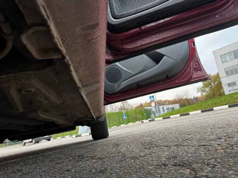 Продаю ваз ваз kalina цена: 600 000₽ коробка: автомат пробег: 127 000 км год: 2013г объем: 1,6 ( 98 л. с. 16кл. ) ✅ родной пробег ✅ вся в заводском окрасе ✅ один владелец ✅ зелёная автотека ✅ 2 комплекта резины ✅максимальная комплектация ✅ заводское остекление ✅ состояние машины отличное ✅ возможна продажа в кредит работает ровно, коробка не толкается не пинается переключает плавно без рывков, ходовая в полном порядке, салон после химчистки, дно, пороги в антикоре без рыжиков. резина зимняя новая, летняя почти новая. комплектация люкс: климат-контроль, подогрев сидений, 4 стеклоподъемника, подогрев лобового(с нитками) итд. автотеку вышлю по запросу. документы в полном порядке. авто находится в донецке днр, учет рф +79494869386 📲 tg: александр 📞 звоните: +7(949)4869386 - фотография - 10