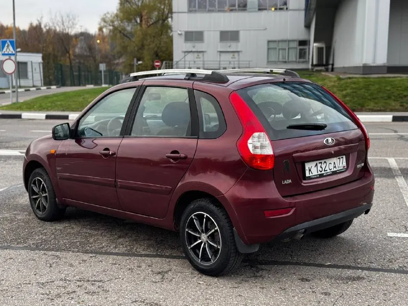 Продаю ваз ваз kalina цена: 600 000₽ коробка: автомат пробег: 127 000 км год: 2013г объем: 1,6 ( 98 л. с. 16кл. ) ✅ родной пробег ✅ вся в заводском окрасе ✅ один владелец ✅ зелёная автотека ✅ 2 комплекта резины ✅максимальная комплектация ✅ заводское остекление ✅ состояние машины отличное ✅ возможна продажа в кредит работает ровно, коробка не толкается не пинается переключает плавно без рывков, ходовая в полном порядке, салон после химчистки, дно, пороги в антикоре без рыжиков. резина зимняя новая, летняя почти новая. комплектация люкс: климат-контроль, подогрев сидений, 4 стеклоподъемника, подогрев лобового(с нитками) итд. автотеку вышлю по запросу. документы в полном порядке. авто находится в донецке днр, учет рф +79494869386 📲 tg: александр 📞 звоните: +7(949)4869386 - фотография - 3