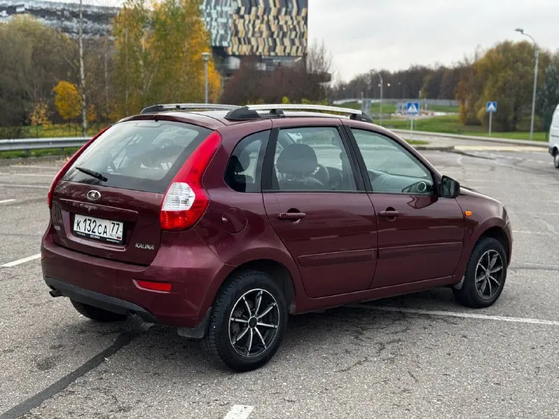 Продаю ваз ваз kalina цена: 600 000₽ коробка: автомат пробег: 127 000 км год: 2013г объем: 1,6 ( 98 л. с. 16кл. ) ✅ родной пробег ✅ вся в заводском окрасе ✅ один владелец ✅ зелёная автотека ✅ 2 комплекта резины ✅максимальная комплектация ✅ заводское остекление ✅ состояние машины отличное ✅ возможна продажа в кредит работает ровно, коробка не толкается не пинается переключает плавно без рывков, ходовая в полном порядке, салон после химчистки, дно, пороги в антикоре без рыжиков. резина зимняя новая, летняя почти новая. комплектация люкс: климат-контроль, подогрев сидений, 4 стеклоподъемника, подогрев лобового(с нитками) итд. автотеку вышлю по запросу. документы в полном порядке. авто находится в донецке днр, учет рф +79494869386 📲 tg: александр 📞 звоните: +7(949)4869386 - фотография - 4