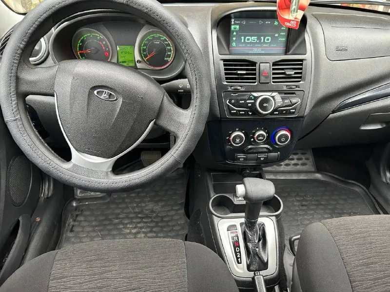 Продаю ваз ваз kalina цена: 600 000₽ коробка: автомат пробег: 127 000 км год: 2013г объем: 1,6 ( 98 л. с. 16кл. ) ✅ родной пробег ✅ вся в заводском окрасе ✅ один владелец ✅ зелёная автотека ✅ 2 комплекта резины ✅максимальная комплектация ✅ заводское остекление ✅ состояние машины отличное ✅ возможна продажа в кредит работает ровно, коробка не толкается не пинается переключает плавно без рывков, ходовая в полном порядке, салон после химчистки, дно, пороги в антикоре без рыжиков. резина зимняя новая, летняя почти новая. комплектация люкс: климат-контроль, подогрев сидений, 4 стеклоподъемника, подогрев лобового(с нитками) итд. автотеку вышлю по запросу. документы в полном порядке. авто находится в донецке днр, учет рф +79494869386 📲 tg: александр 📞 звоните: +7(949)4869386 - фотография - 5