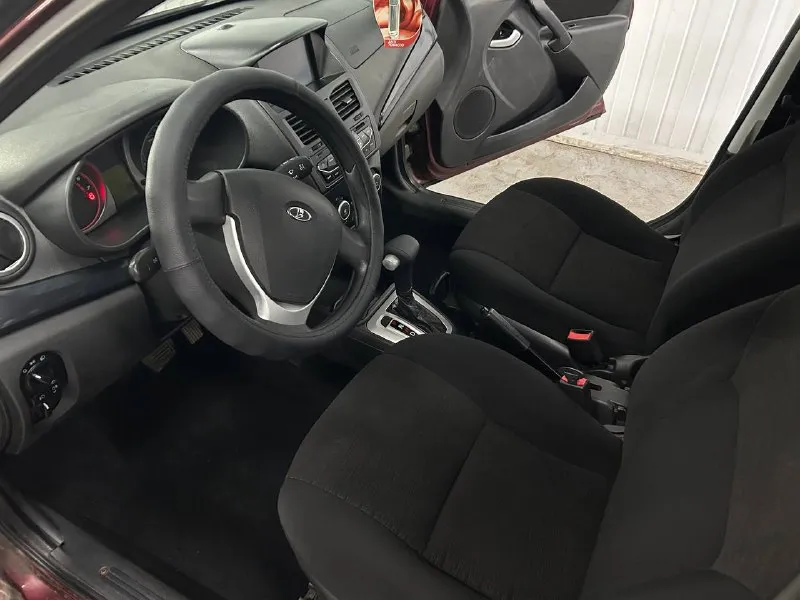 Продаю ваз ваз kalina цена: 600 000₽ коробка: автомат пробег: 127 000 км год: 2013г объем: 1,6 ( 98 л. с. 16кл. ) ✅ родной пробег ✅ вся в заводском окрасе ✅ один владелец ✅ зелёная автотека ✅ 2 комплекта резины ✅максимальная комплектация ✅ заводское остекление ✅ состояние машины отличное ✅ возможна продажа в кредит работает ровно, коробка не толкается не пинается переключает плавно без рывков, ходовая в полном порядке, салон после химчистки, дно, пороги в антикоре без рыжиков. резина зимняя новая, летняя почти новая. комплектация люкс: климат-контроль, подогрев сидений, 4 стеклоподъемника, подогрев лобового(с нитками) итд. автотеку вышлю по запросу. документы в полном порядке. авто находится в донецке днр, учет рф +79494869386 📲 tg: александр 📞 звоните: +7(949)4869386 - фотография - 6