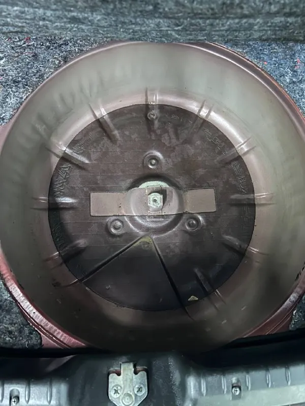 Продаю ваз ваз kalina цена: 600 000₽ коробка: автомат пробег: 127 000 км год: 2013г объем: 1,6 ( 98 л. с. 16кл. ) ✅ родной пробег ✅ вся в заводском окрасе ✅ один владелец ✅ зелёная автотека ✅ 2 комплекта резины ✅максимальная комплектация ✅ заводское остекление ✅ состояние машины отличное ✅ возможна продажа в кредит работает ровно, коробка не толкается не пинается переключает плавно без рывков, ходовая в полном порядке, салон после химчистки, дно, пороги в антикоре без рыжиков. резина зимняя новая, летняя почти новая. комплектация люкс: климат-контроль, подогрев сидений, 4 стеклоподъемника, подогрев лобового(с нитками) итд. автотеку вышлю по запросу. документы в полном порядке. авто находится в донецке днр, учет рф +79494869386 📲 tg: александр 📞 звоните: +7(949)4869386 - фотография - 9