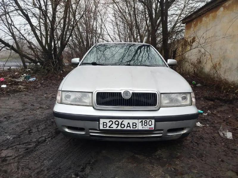 Продам skoda октавия тур,1999г. в.,1,8 125 л. с., автомат. подогрев зеркал, передних сидений, кондиционер заправлен работает, авs, гур,4эсп, автозапуск, центральный замок, андроид магнитола, новая летняя резина на дисках. машина полностью обслужена, собственник, осмотр донецк.500 р торг. +79494010397 📲 tg: @shtykov10 📞 звоните: +7(949)4010397 - фотография - 7