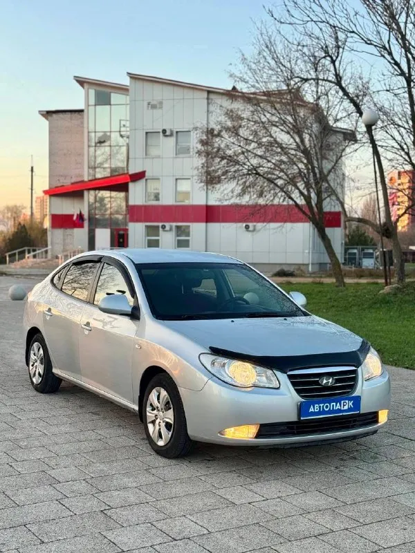 🐺 hyundai elantra 💰цена: 670 000р 🏢город: мариуполь 📅год выпуска: 2008 🧾пробег: 162 394км. ⚙️двигатель: 1.6 ⛽топливо: бензин ⚙️кпп: механика 📞 телефон: +7-949-727-41-51 +7-989-263-55-56 +7-949-551-91-52 💾 описание: elantra зарекомендовал себя на рынке как универсальный, практичный и надежный автомобиль для тех, кому важны экономичность, надёжность и комфорт. ✔️ местный не пригнанный автомобиль, уже на 180м учете, владелец с 2017 года ✔️ кузов без дефектов, выглядит очень хорошо ✔️ оригинальный пробег 163т. км отличная комплектация: климат-контроль❄️ (работает отлично), полный электропакет, abs, airbag, птф, кожаный руль, центральный замок, два ключа. улица шевченко 269 🏦 возможна продажа в кредит по двум документам. - фотография - 3