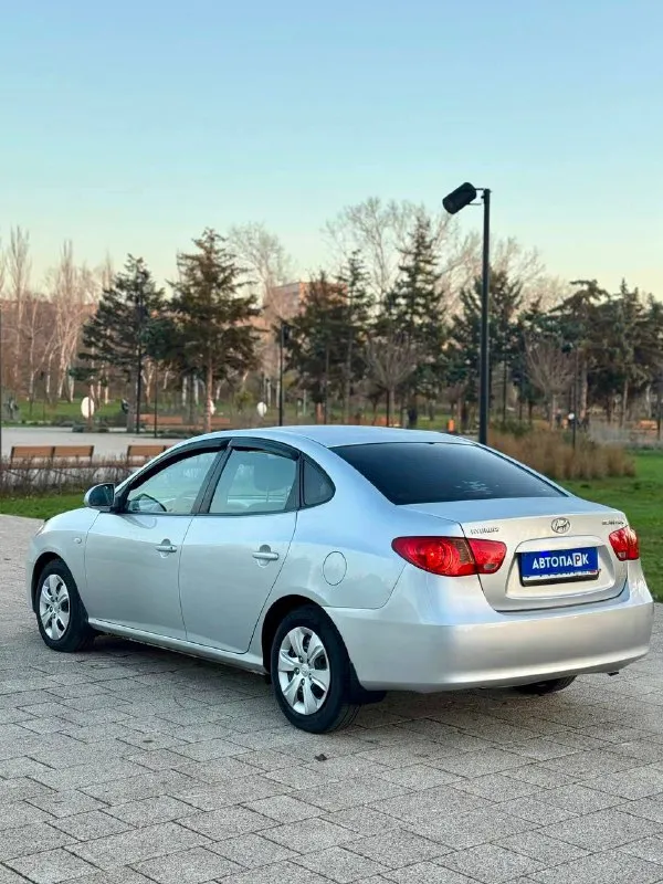 🐺 hyundai elantra 💰цена: 670 000р 🏢город: мариуполь 📅год выпуска: 2008 🧾пробег: 162 394км. ⚙️двигатель: 1.6 ⛽топливо: бензин ⚙️кпп: механика 📞 телефон: +7-949-727-41-51 +7-989-263-55-56 +7-949-551-91-52 💾 описание: elantra зарекомендовал себя на рынке как универсальный, практичный и надежный автомобиль для тех, кому важны экономичность, надёжность и комфорт. ✔️ местный не пригнанный автомобиль, уже на 180м учете, владелец с 2017 года ✔️ кузов без дефектов, выглядит очень хорошо ✔️ оригинальный пробег 163т. км отличная комплектация: климат-контроль❄️ (работает отлично), полный электропакет, abs, airbag, птф, кожаный руль, центральный замок, два ключа. улица шевченко 269 🏦 возможна продажа в кредит по двум документам. - фотография - 4