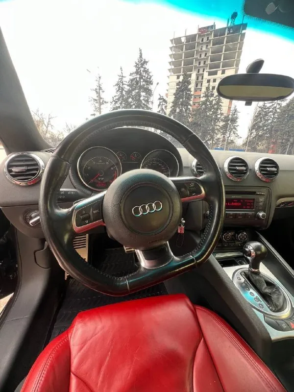 Продаю tt 8j в хорошем состоянии для своих лет, комплектация: s-line. два комплекта шин(зима-лето), два комплекта ключей. по мотору и коробки никаких нареканий, обслуженная. следующие то на 180.000т. км. автомобиль дарит кучу эмоций, особенно для любителей драйва и на скорости заходить в поворот, подвеска у тт - великолепная. автомобиль выходного дня. 2ой авто в семье. по автомобилю ничего не скрываю, любые проверки авто за ваш счёт. цена авто 1.4🍋 обращаться по номеру +79495506989 если не отвечаю, так же на этом номере телеграм 📞 звоните: +7(949)5506989 - фотография - 7