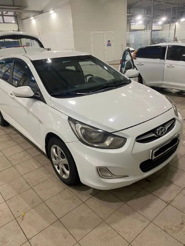 Продаю срочно hyundai solaris в хорошем состоянии в хорошей комплектации нареканий никаких нету двиг... - фотография