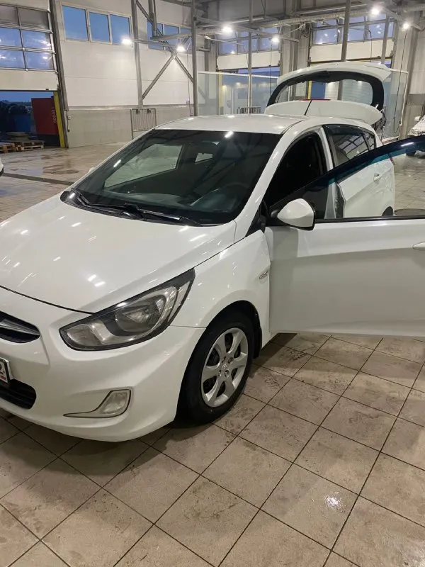 Продаю срочно hyundai solaris в хорошем состоянии в хорошей комплектации нареканий никаких нету двигатель работает отлично! ходовая сделанная! коробка работают идеально! салон в хорошем состоянии. ценник 660 тыс рублей возможен обмен с вашей доплатой. снежное +79494942130 - фотография - 2