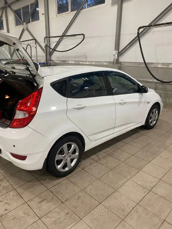 Продаю срочно hyundai solaris в хорошем состоянии в хорошей комплектации нареканий никаких нету двигатель работает отлично! ходовая сделанная! коробка работают идеально! салон в хорошем состоянии. ценник 660 тыс рублей возможен обмен с вашей доплатой. снежное +79494942130 - фотография - 3