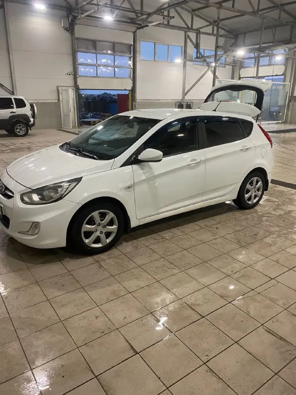 Продаю срочно hyundai solaris в хорошем состоянии в хорошей комплектации нареканий никаких нету двигатель работает отлично! ходовая сделанная! коробка работают идеально! салон в хорошем состоянии. ценник 660 тыс рублей возможен обмен с вашей доплатой. снежное +79494942130 - фотография - 4