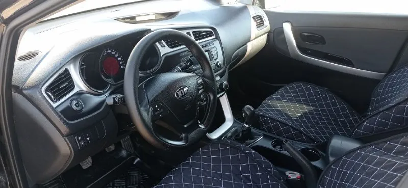Kia сид 2014 года. Отличное состояние обслужен. Пробег оригинальный 170 т. 1,4 атмосферный на 6 ст механике. Расход 6 литров. Резвый и надёжный автомобиль. Без дтп стекла заводские. Собственник. 960₽. +79494850271
📲 Tg: алексей
📞 Звоните: +7(949)4850271 - фотография - 10