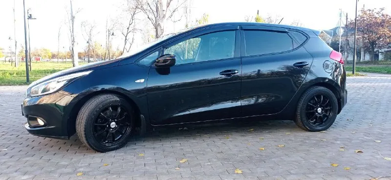Kia сид 2014 года. Отличное состояние обслужен. Пробег оригинальный 170 т. 1,4 атмосферный на 6 ст механике. Расход 6 литров. Резвый и надёжный автомобиль. Без дтп стекла заводские. Собственник. 960₽. +79494850271
📲 Tg: алексей
📞 Звоните: +7(949)4850271 - фотография - 2