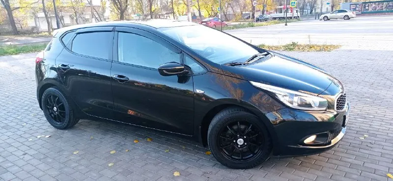 Kia сид 2014 года. Отличное состояние обслужен. Пробег оригинальный 170 т. 1,4 атмосферный на 6 ст механике. Расход 6 литров. Резвый и надёжный автомобиль. Без дтп стекла заводские. Собственник. 960₽. +79494850271
📲 Tg: алексей
📞 Звоните: +7(949)4850271 - фотография - 3
