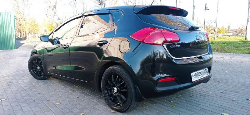 Kia сид 2014 года. Отличное состояние обслужен. Пробег оригинальный 170 т. 1,4 атмосферный на 6 ст механике. Расход 6 литров. Резвый и надёжный автомобиль. Без дтп стекла заводские. Собственник. 960₽. +79494850271
📲 Tg: алексей
📞 Звоните: +7(949)4850271 - фотография - 5