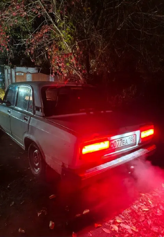 Продам ваз 2107 2004года. газ-бензин!мотор 1.6 работает и едет отлично. машина на ходу каждый день.... - фотография