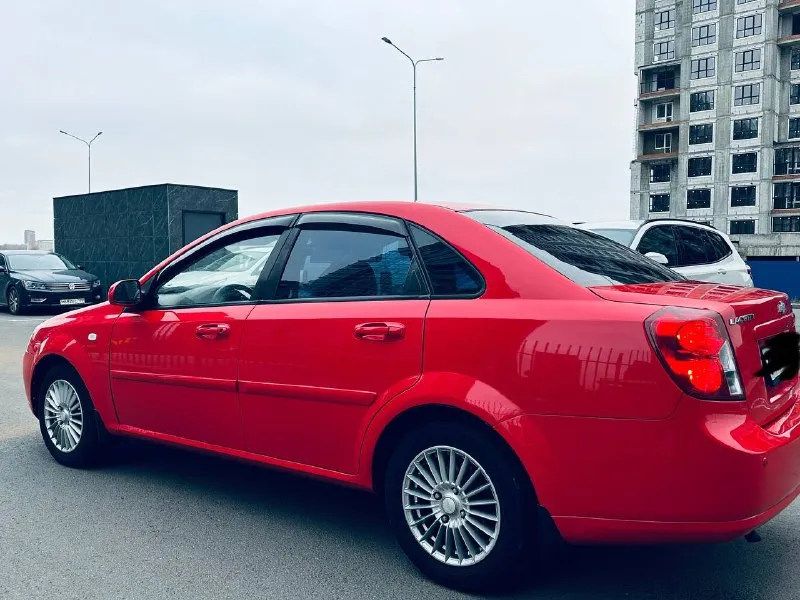 Продаю chevrolet laceti 2007 г выпуска мотор 1.6 16 v 109 лс. работает безупречно гидрики не стучат не дымит масло не ест кпп переключает мягко без хрустов кузов в превосходном состоянии без единого рыжика, днище пороги без гнили техническая часть без каких либо вложений едит мягко не чего не стучит не громит хорошая комплектация 4 стеклоподъемника гур, абс электро зеркала мульти руль гбо евро 4 сигнализация с обратной связью 3 комплекта ключей литые диски р 15 пробег 226 т. км подтверждает автотека авто без дтп цена 515 т +79497313052 +79604471800 ватсап телеграмм имо осмотр г донецк - фотография - 3