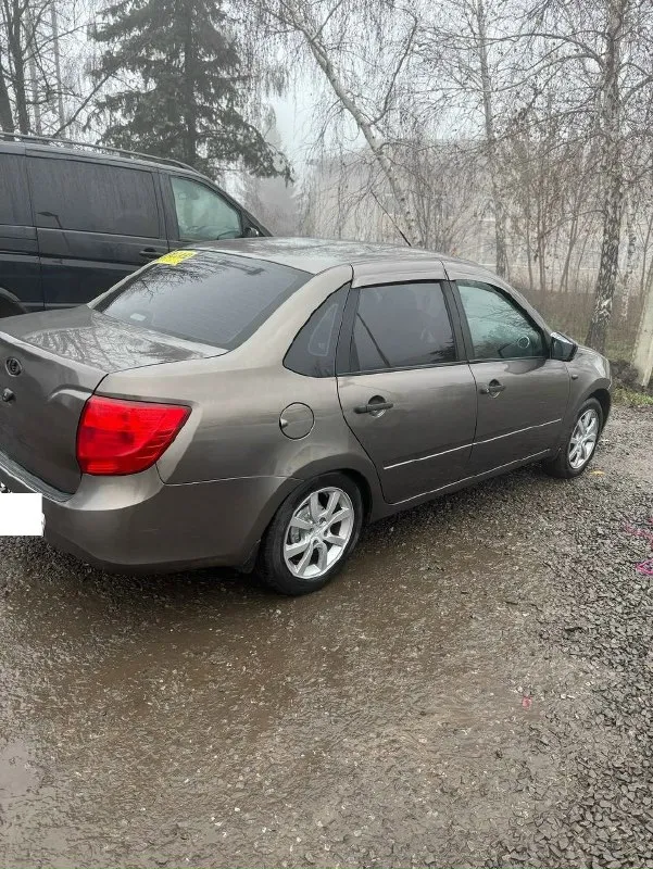 Продам ваз granta 2016год мотор 1.6 16 клапанный (106л. с) пробег 200 тыс км мотор капиталился клапана не гнет поршня с выборкой комплектация полулюкс:кондиционер, электроусилитель руля, abs, две airbag, подогрев сидений, подогрев лобового и заднего стекла, заводские туманки, андроид магнитола, бортовой компьютер, 2 электростеклоподьемника, сигнализация с обратной связью и автозапуском старлай, 2 ключа и 2 брелка, сервисная книга по технике все хорошо машина прошита евро 2,паук 4.2.1,катализатор удален по ходовка норм коробка механика 5 ступеней машина частично пошумлена резина r15 стоит уже на зиме документы все порядок 3 владельца по птс птс оригинал автотека зеленая вин номера читаются оформление без проблем не бита подкрас одной нижней части двери стаканы и дно в идеале цена 650 тыс рублей торг у капота телефон +79494087123(борис) +79494076519(никита) 📞 звоните: +7(949)4087123 - фотография - 6