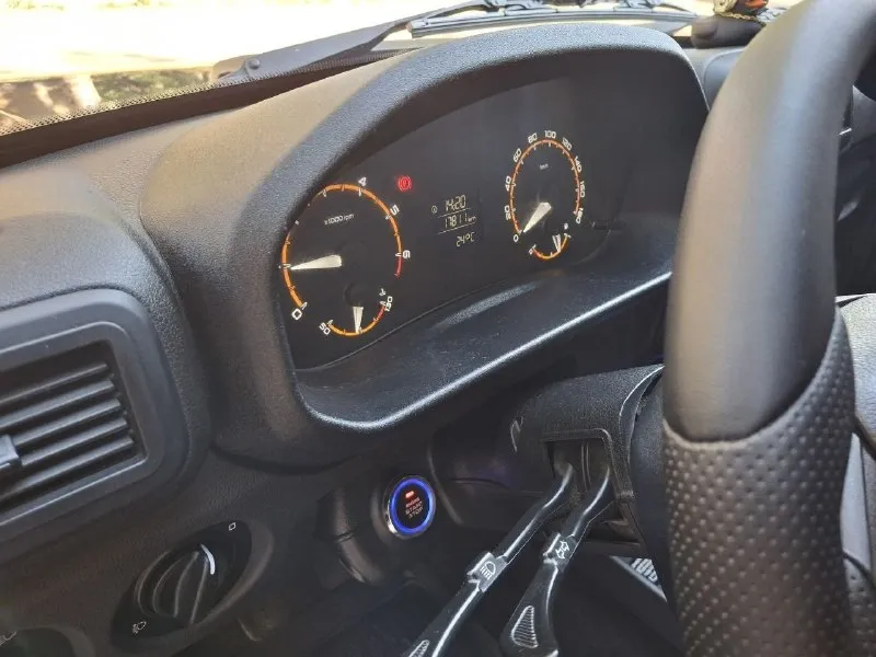 Нива урбан. самая полная комплектация. кондиционер, подогрев сидений, электрозеркала, стеклоподъёмники. купил в 2024 году в салоне. пробег 19000. тюнинганул немного )) кнопка старт стоп. сигналка с автозапуском. хорошая музыка. оптика диодная линзованая. кожаный руль. дуги. подножки. люстра. иридиевые свечи. антикор, тонировка. иммобилайзер. все жидкости в раздатке, коробке, редукторе с профессиональными присадками. все заводские детали отдам в комплекте. состояние новой. 950к. торг у капота. +7 949 340 1753 📞 звоните: +7(949)3401753 - фотография - 9