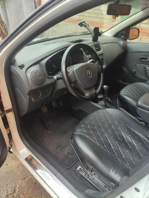 Продам renault логан 2015 года 1.6. машина в идеальном состоянии, бережнейшая эксплуатация, с рождения вся промовилена каждая щель и полностью обезшумлена стоит хорошая музыка. в ней ездить приятней чем в новой. сделано для себя. машина грузы не возила и в такси не учавствовала 109℅ к-кт новой зимней резины на штампах. отдам только в хорошие руки. пробег 53000 ничего не отматывалось и не красилось. .масло только ликви молли 5w40. цена 700т руб. телефон +79494787162 📞 звоните: +7(949)4787162 - фотография - 5