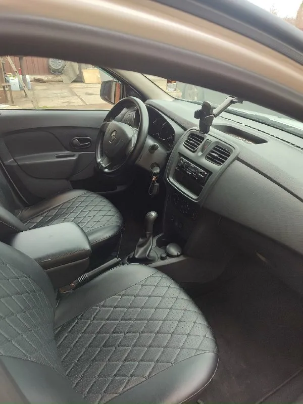 Продам renault логан 2015 года 1.6. машина в идеальном состоянии, бережнейшая эксплуатация, с рождения вся промовилена каждая щель и полностью обезшумлена стоит хорошая музыка. в ней ездить приятней чем в новой. сделано для себя. машина грузы не возила и в такси не учавствовала 109℅ к-кт новой зимней резины на штампах. отдам только в хорошие руки. пробег 53000 ничего не отматывалось и не красилось. .масло только ликви молли 5w40. цена 700т руб. телефон +79494787162 📞 звоните: +7(949)4787162 - фотография - 6