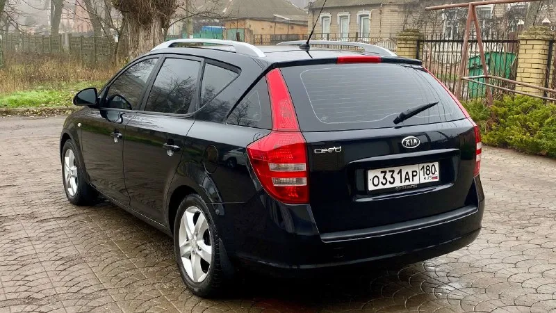🔥 kia ceed🔥 год выпуска: 2008 начало эксплуатации: 2009 пригнан из германии в 2022 году тип двигателя: бензиновый, 1.6 пробег: 240 000 км (оригинальный) коробка передач: механическая комплектации: • датчики света • электрорегулировка зеркал • электроподъёмники • подогрев передних сидений • климат-контроль • сенсорный монитор с bluetooth, usb, aux • мультируль • biled-фары цена: 650 000 ₽ автомобиль в отличном состоянии, все системы работают. готов к проверке. юридически чист, без обременений. вопросы по телефону: +7-949-41-55-434. возможен минимальный торг. 📲 tg: @alexandrovich2402 📞 звоните: +7(949)4155434 - фотография - 2