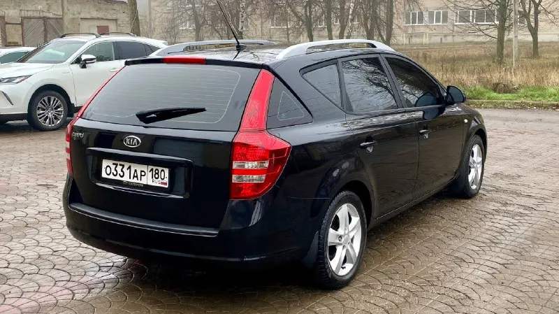 🔥 kia ceed🔥 год выпуска: 2008 начало эксплуатации: 2009 пригнан из германии в 2022 году тип двигателя: бензиновый, 1.6 пробег: 240 000 км (оригинальный) коробка передач: механическая комплектации: • датчики света • электрорегулировка зеркал • электроподъёмники • подогрев передних сидений • климат-контроль • сенсорный монитор с bluetooth, usb, aux • мультируль • biled-фары цена: 650 000 ₽ автомобиль в отличном состоянии, все системы работают. готов к проверке. юридически чист, без обременений. вопросы по телефону: +7-949-41-55-434. возможен минимальный торг. 📲 tg: @alexandrovich2402 📞 звоните: +7(949)4155434 - фотография - 3
