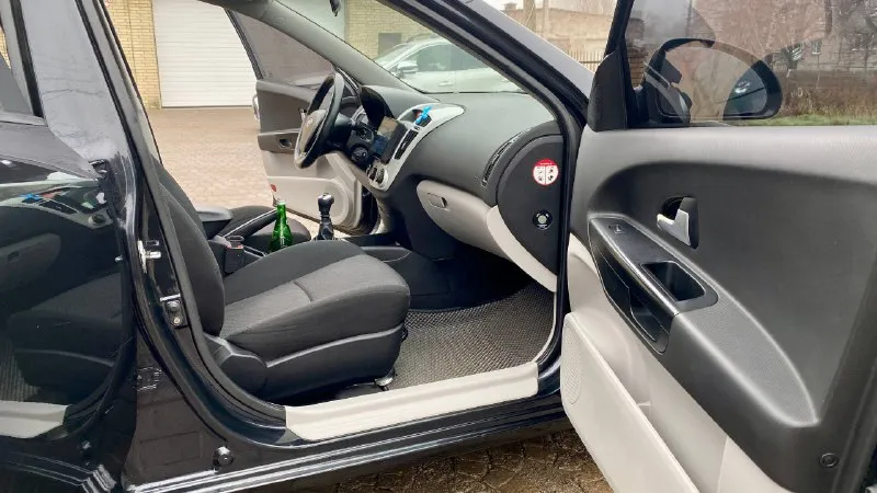 🔥 kia ceed🔥 год выпуска: 2008 начало эксплуатации: 2009 пригнан из германии в 2022 году тип двигателя: бензиновый, 1.6 пробег: 240 000 км (оригинальный) коробка передач: механическая комплектации: • датчики света • электрорегулировка зеркал • электроподъёмники • подогрев передних сидений • климат-контроль • сенсорный монитор с bluetooth, usb, aux • мультируль • biled-фары цена: 650 000 ₽ автомобиль в отличном состоянии, все системы работают. готов к проверке. юридически чист, без обременений. вопросы по телефону: +7-949-41-55-434. возможен минимальный торг. 📲 tg: @alexandrovich2402 📞 звоните: +7(949)4155434 - фотография - 7