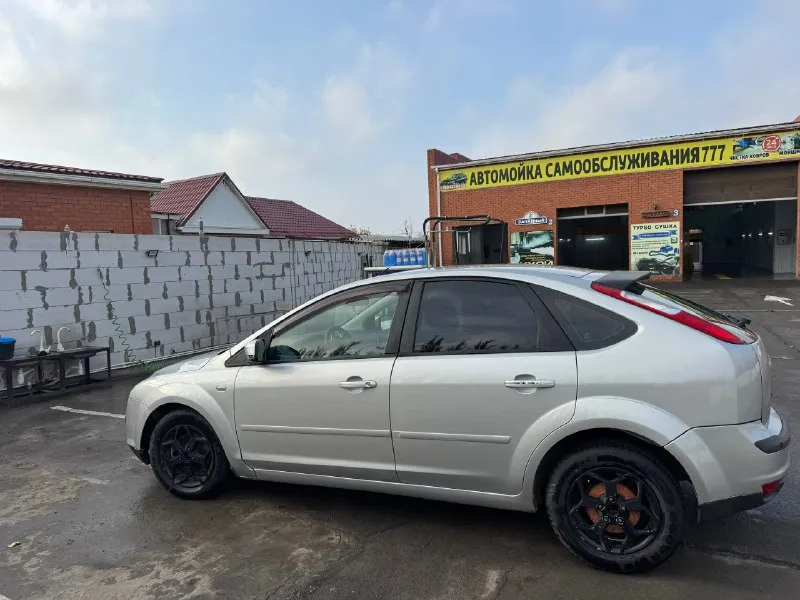 Продается ford фокус 2007 года выпуска, объем 1.8,машина в хорошем состоянии, кузов без ржавчин. автомобиль юридически чистый без запретов, машина находится в ростовской обл, г. цимлянск. цена 360 тыс. на все интересующие вопросы отвечу по телефону,89515316359 📞 звоните: +7(951)5316359 - фотография - 4