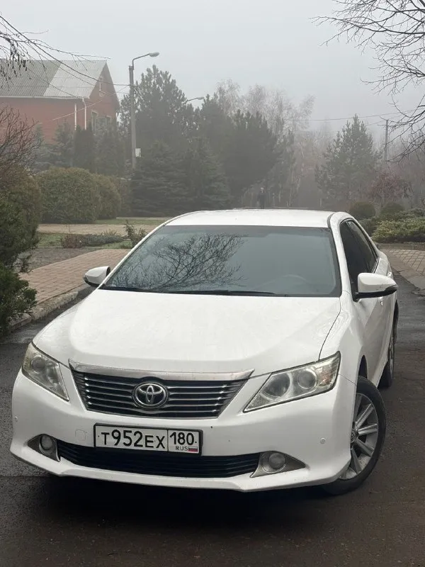 Toyota камри 2012г 2.0 мотор, я собственник, 4й владелец не дымит, не троит. меняется масло строго к... - фотография