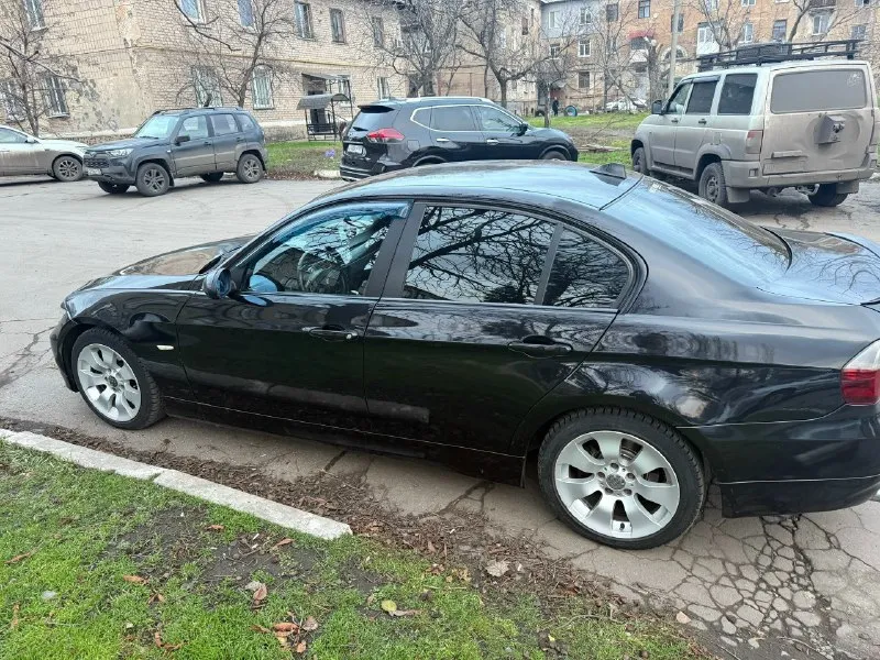 Продам bmw 325и кузов е90, 2008 год. объем 2,5 литра на 218 л/с, мотор 6ти цилиндровый рядный масло... - фотография
