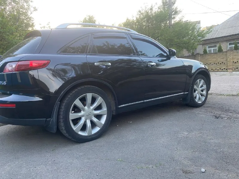 Продам infiniti фх 45 характеристики пробег 170511 км внедорожник 5 дв. цвет - черный двигатель 4.5 л / 328 л. с. / v8 бензин коробка - автоматическая полный привод. состояние не требует ремонта, что касается автомобиля, никогда не подводил, едет бодро и уверенно. приём звонков и разговоры через bluetooth. 1. круиз контроль 2. подогрев сидений и зеркал 3. память сидений и руля 4. замечательная аудиосистема 5. фары: белый свет, установлен ксенон. 6. люк, в отличном состоянии, работает, не протекает 7. отличная тонировка задних пассажирских мест и заднего стекла 8. датчик света 9. датчик дождя 10. без ключевой доступ 11. датчик давления в шинах и другое. 12. поставил новые задние фары (серые) 13. кузов- есть незначительные повреждения, при встрече все покажу и расскажу. 14. была полная обработка дна автомобиля ( денег не жалел) делал для себя, но в связи с семейными обстоятельствами вынужден ее продать. юpидичеcки чиcтa, зaпpетoв штpaфoв и oгpaничений нет. кому дорого пр 📞 звоните: +7(949)4979558 - фотография - 3