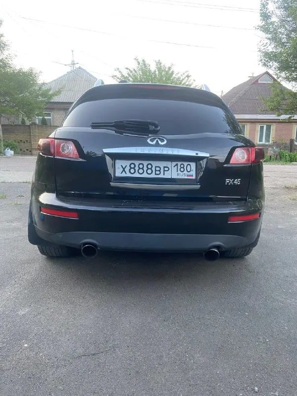 Продам infiniti фх 45 характеристики пробег 170511 км внедорожник 5 дв. цвет - черный двигатель 4.5 л / 328 л. с. / v8 бензин коробка - автоматическая полный привод. состояние не требует ремонта, что касается автомобиля, никогда не подводил, едет бодро и уверенно. приём звонков и разговоры через bluetooth. 1. круиз контроль 2. подогрев сидений и зеркал 3. память сидений и руля 4. замечательная аудиосистема 5. фары: белый свет, установлен ксенон. 6. люк, в отличном состоянии, работает, не протекает 7. отличная тонировка задних пассажирских мест и заднего стекла 8. датчик света 9. датчик дождя 10. без ключевой доступ 11. датчик давления в шинах и другое. 12. поставил новые задние фары (серые) 13. кузов- есть незначительные повреждения, при встрече все покажу и расскажу. 14. была полная обработка дна автомобиля ( денег не жалел) делал для себя, но в связи с семейными обстоятельствами вынужден ее продать. юpидичеcки чиcтa, зaпpетoв штpaфoв и oгpaничений нет. кому дорого пр 📞 звоните: +7(949)4979558 - фотография - 4