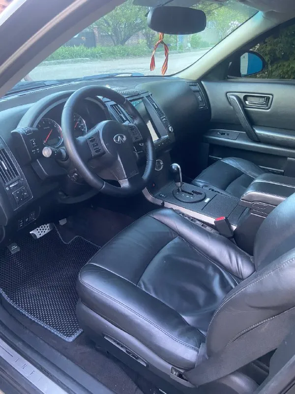 Продам infiniti фх 45 характеристики пробег 170511 км внедорожник 5 дв. цвет - черный двигатель 4.5 л / 328 л. с. / v8 бензин коробка - автоматическая полный привод. состояние не требует ремонта, что касается автомобиля, никогда не подводил, едет бодро и уверенно. приём звонков и разговоры через bluetooth. 1. круиз контроль 2. подогрев сидений и зеркал 3. память сидений и руля 4. замечательная аудиосистема 5. фары: белый свет, установлен ксенон. 6. люк, в отличном состоянии, работает, не протекает 7. отличная тонировка задних пассажирских мест и заднего стекла 8. датчик света 9. датчик дождя 10. без ключевой доступ 11. датчик давления в шинах и другое. 12. поставил новые задние фары (серые) 13. кузов- есть незначительные повреждения, при встрече все покажу и расскажу. 14. была полная обработка дна автомобиля ( денег не жалел) делал для себя, но в связи с семейными обстоятельствами вынужден ее продать. юpидичеcки чиcтa, зaпpетoв штpaфoв и oгpaничений нет. кому дорого пр 📞 звоните: +7(949)4979558 - фотография - 7