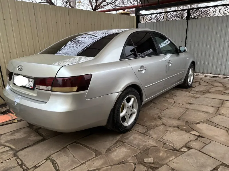 Hyundai sonata nf 5 2.4 2004г. 314000 автомобиль обслужен, в начале ноября был заменён задний подрамник, сайленты нижних, верхних и поперечных рычагов. заменены болты развала и схождения. спереди поменяны рулевые наконечники. сделан сход-развал. переварена гофра. поменяны все фильтры, заменено масло. в прошлом году был обслужен ремень и ролики. поменяна электромуфта кондиционера. была крашена полностью, кроме крыши. был кап. ремонт двигателя на пробеге 220.000 км. установлен газ(вписан). в дтп не участвовала, был ремонт крышки багажника и угла заднего правого крыла (бывший владелец ударился во дворе об столбик) есть нюансы по лкп, нужно варить арки. рем. вставки арок и задний бампер открашенный - отдам. я владелец с 2021г. автомобиль находится в молодогвардейске, лнр +79591874362 640.000 торг 📞 звоните: +7(959)1874362 - фотография - 2