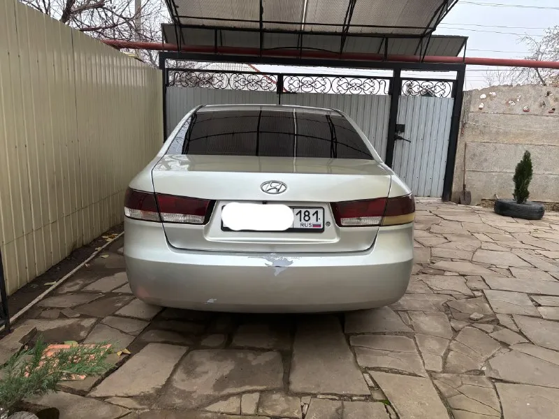 Hyundai sonata nf 5 2.4 2004г. 314000 автомобиль обслужен, в начале ноября был заменён задний подрамник, сайленты нижних, верхних и поперечных рычагов. заменены болты развала и схождения. спереди поменяны рулевые наконечники. сделан сход-развал. переварена гофра. поменяны все фильтры, заменено масло. в прошлом году был обслужен ремень и ролики. поменяна электромуфта кондиционера. была крашена полностью, кроме крыши. был кап. ремонт двигателя на пробеге 220.000 км. установлен газ(вписан). в дтп не участвовала, был ремонт крышки багажника и угла заднего правого крыла (бывший владелец ударился во дворе об столбик) есть нюансы по лкп, нужно варить арки. рем. вставки арок и задний бампер открашенный - отдам. я владелец с 2021г. автомобиль находится в молодогвардейске, лнр +79591874362 640.000 торг 📞 звоните: +7(959)1874362 - фотография - 3