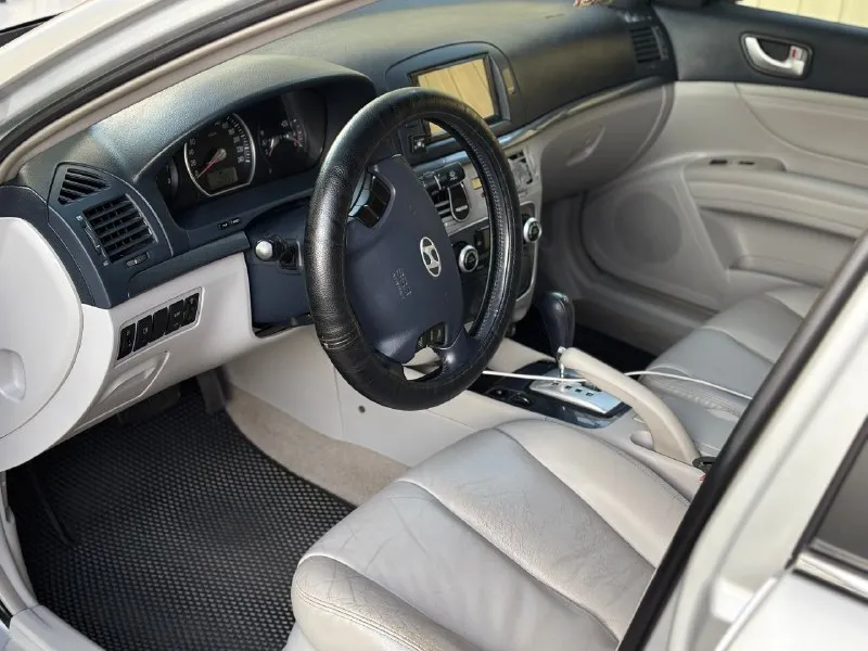 Hyundai sonata nf 5 2.4 2004г. 314000 автомобиль обслужен, в начале ноября был заменён задний подрамник, сайленты нижних, верхних и поперечных рычагов. заменены болты развала и схождения. спереди поменяны рулевые наконечники. сделан сход-развал. переварена гофра. поменяны все фильтры, заменено масло. в прошлом году был обслужен ремень и ролики. поменяна электромуфта кондиционера. была крашена полностью, кроме крыши. был кап. ремонт двигателя на пробеге 220.000 км. установлен газ(вписан). в дтп не участвовала, был ремонт крышки багажника и угла заднего правого крыла (бывший владелец ударился во дворе об столбик) есть нюансы по лкп, нужно варить арки. рем. вставки арок и задний бампер открашенный - отдам. я владелец с 2021г. автомобиль находится в молодогвардейске, лнр +79591874362 640.000 торг 📞 звоните: +7(959)1874362 - фотография - 7