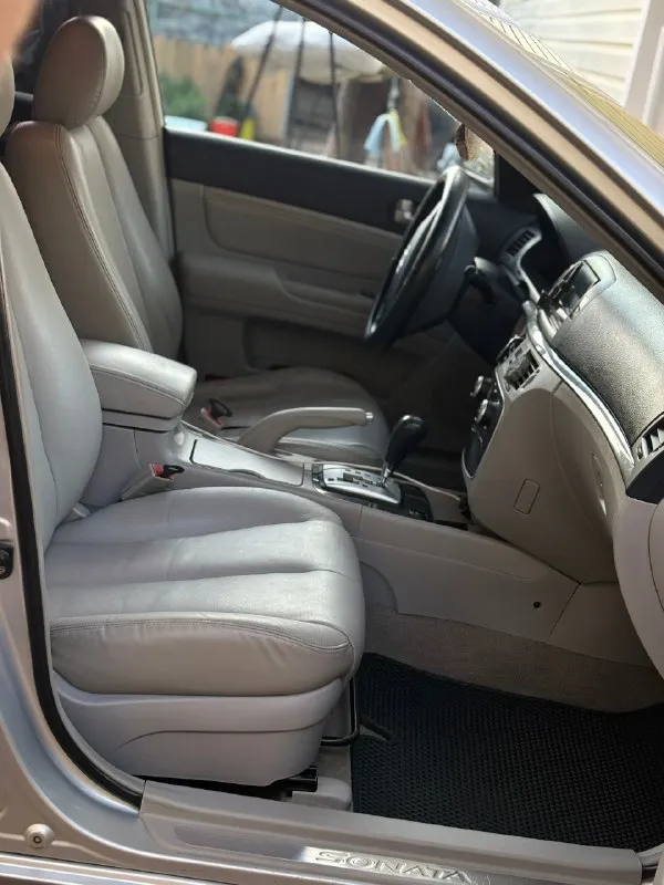 Hyundai sonata nf 5 2.4 2004г. 314000 автомобиль обслужен, в начале ноября был заменён задний подрамник, сайленты нижних, верхних и поперечных рычагов. заменены болты развала и схождения. спереди поменяны рулевые наконечники. сделан сход-развал. переварена гофра. поменяны все фильтры, заменено масло. в прошлом году был обслужен ремень и ролики. поменяна электромуфта кондиционера. была крашена полностью, кроме крыши. был кап. ремонт двигателя на пробеге 220.000 км. установлен газ(вписан). в дтп не участвовала, был ремонт крышки багажника и угла заднего правого крыла (бывший владелец ударился во дворе об столбик) есть нюансы по лкп, нужно варить арки. рем. вставки арок и задний бампер открашенный - отдам. я владелец с 2021г. автомобиль находится в молодогвардейске, лнр +79591874362 640.000 торг 📞 звоните: +7(959)1874362 - фотография - 9