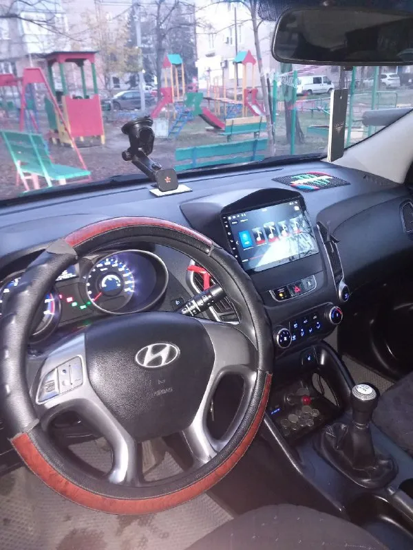 Продам hyundai ix35 на механике год 2010, мотор 2.0 в идеале не дымит, масло не ест, задиров нет. ко... - фотография