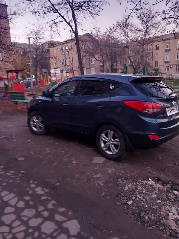 Продам hyundai ix35 на механике год 2010, мотор 2.0 в идеале не дымит, масло не ест, задиров нет. комплектация:электроусилитель руля, мультируль, подогрев 4 сидений обогрев лобового стекла и зеркал,4эл. подъемника, кондер работает, авто полностью обслужено, вложений никаких не требует, на ходу каждый день. я собственник. продажа только с переоформлением!осмотр г торез, цена 1350000т р небольшой торг. +79493241244 📞 звоните: +7(949)3241244 - фотография - 10