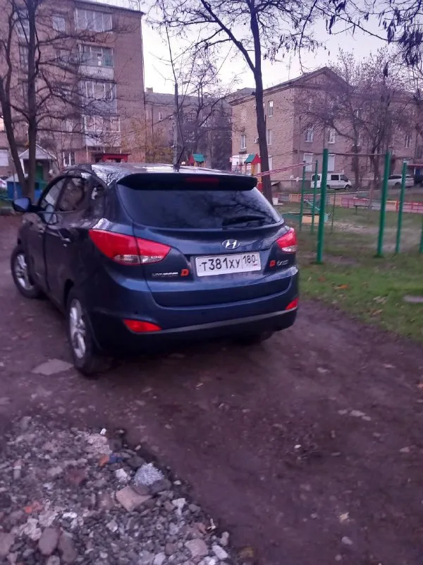 Продам hyundai ix35 на механике год 2010, мотор 2.0 в идеале не дымит, масло не ест, задиров нет. комплектация:электроусилитель руля, мультируль, подогрев 4 сидений обогрев лобового стекла и зеркал,4эл. подъемника, кондер работает, авто полностью обслужено, вложений никаких не требует, на ходу каждый день. я собственник. продажа только с переоформлением!осмотр г торез, цена 1350000т р небольшой торг. +79493241244 📞 звоните: +7(949)3241244 - фотография - 5