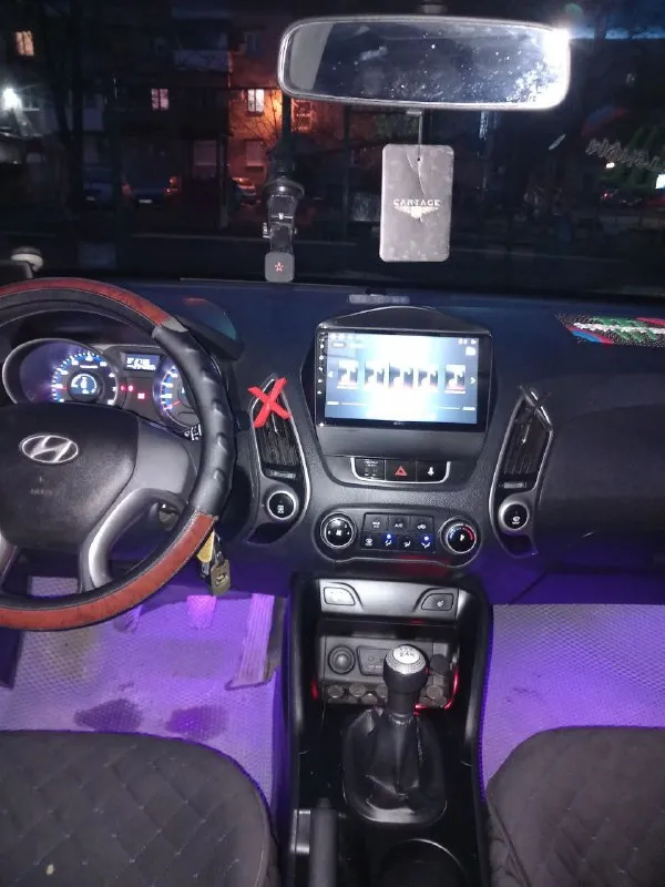 Продам hyundai ix35 на механике год 2010, мотор 2.0 в идеале не дымит, масло не ест, задиров нет. комплектация:электроусилитель руля, мультируль, подогрев 4 сидений обогрев лобового стекла и зеркал,4эл. подъемника, кондер работает, авто полностью обслужено, вложений никаких не требует, на ходу каждый день. я собственник. продажа только с переоформлением!осмотр г торез, цена 1350000т р небольшой торг. +79493241244 📞 звоните: +7(949)3241244 - фотография - 7