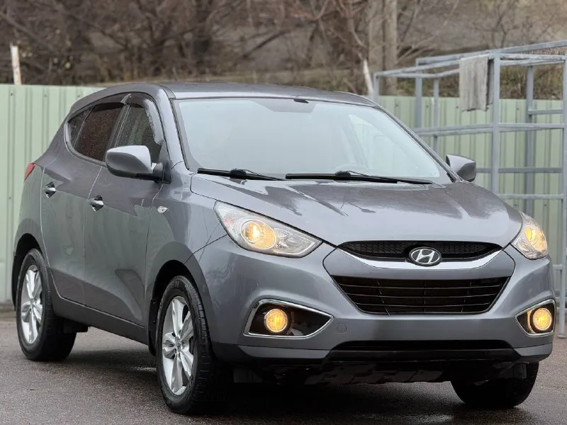 Цена: 1.240.000 hyundai ix35 2.0: бензин кпп: автомат авто с родным пробегом 146.000 без дтп! без задир! приеду на любое сто в целом отличный семейный автомобиль, который хорошо сохранился для своих лет! обслужен и вложений не требует! двигатель работает идеально, коробка листает отлично, ходовая часть, без стуков скрипов и тд. в салоне не курили, ухожен не зашарпан! автомобиль соответствует описанию, по этому звонить только потенциальному покупателю! уважайте мое и свое время! номер: +79494999290 осмотр: донецк 📞 звоните: +7(949)4999290 - фотография - 5